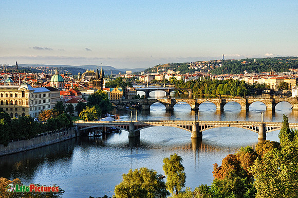 Prague and its bridges