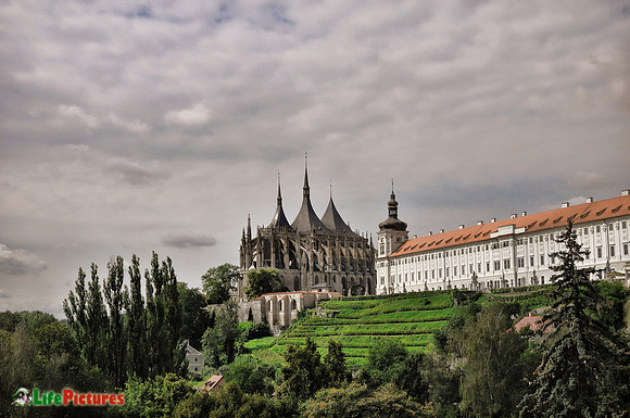 Another view of Saint Barbara Cathedral in Kutná Hora