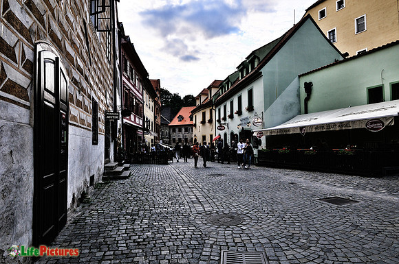 Cesky Krumlov at dusk, a street