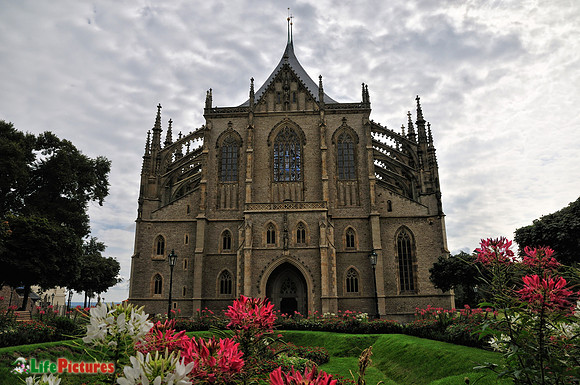 Saint Barbara Cathedral, front side