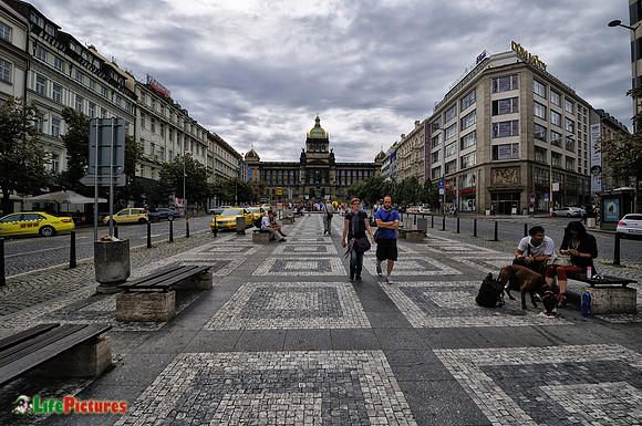 Another view of Venceslao Square