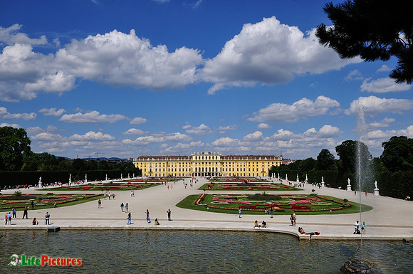 Schloss Schönbrunn and its park