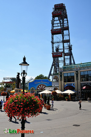 Wiener Riesenrad by day