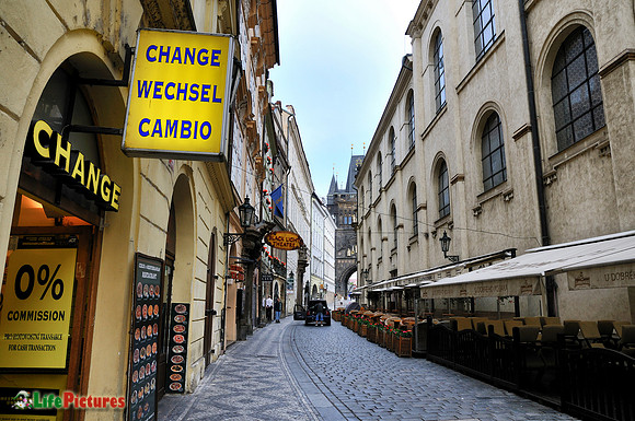 Street in front of Karlův Most