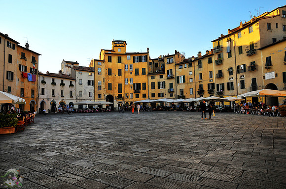 Lucca, Piazza Anfiteatro
