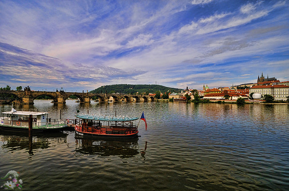 Karlův Most and the castle on the background
