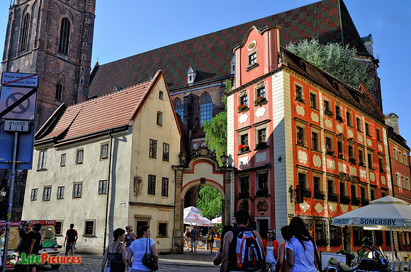 The two houses called Hansel and Gretel