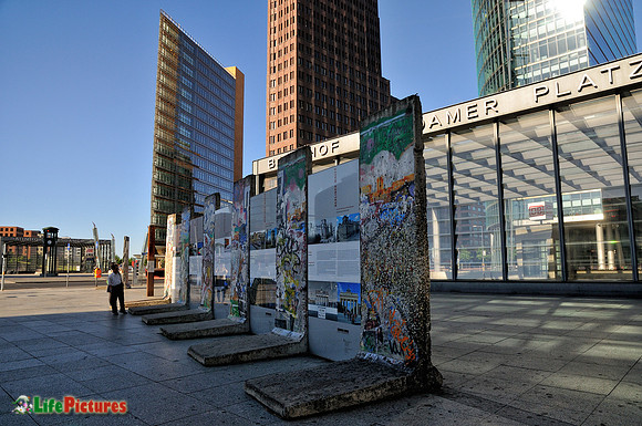 Pieces of wall in Potsdamer Platz