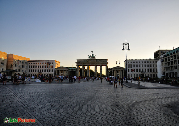 Brandeburger Tor in the evening