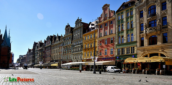 Coloured houses and pigeons
