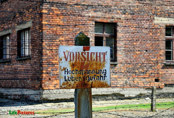 Vorsicht (attention)