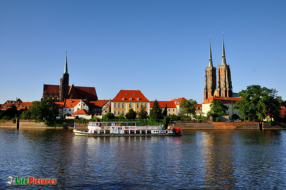 The cathedral on the river