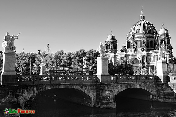 Berliner Dom and the bridge