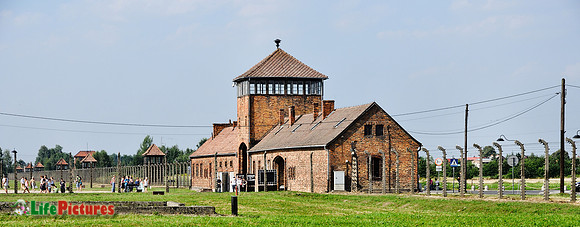Auschwitz-Birkenau, entrance