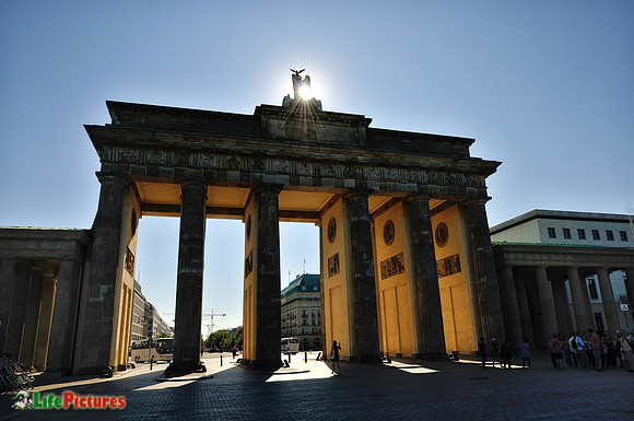 The Brandenburg Door (das Branderburger Tor)