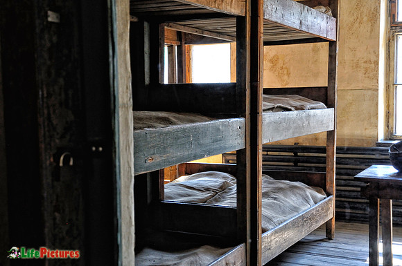Prisoner beds in a block
