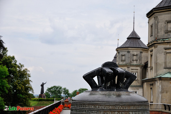 The bell and the pope