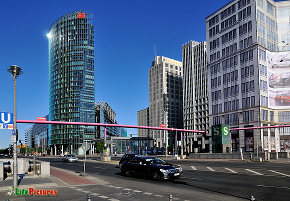 Palaces in Potsdamer Platz-2