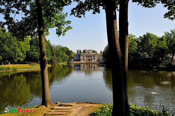 Park Łazienkowski, front side