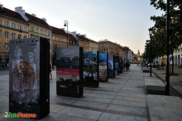 Along Krakowskie Przedmiescie