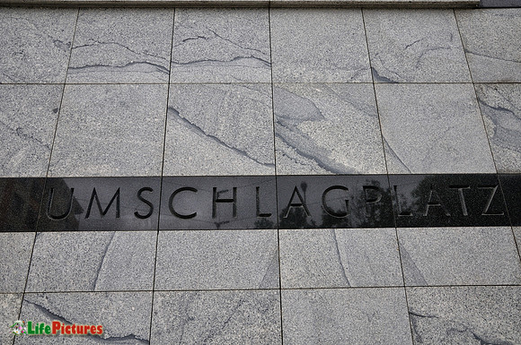 Umschlagplatz, a detail