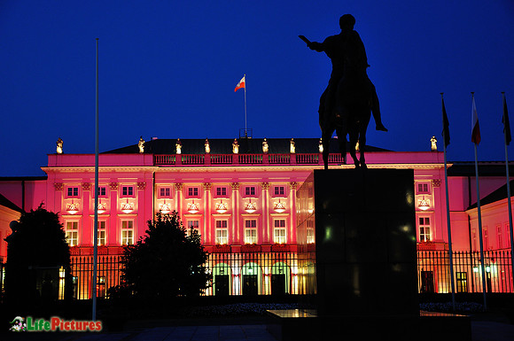 Presidential Palace in red!