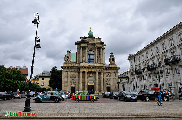 The church and the DDR cars