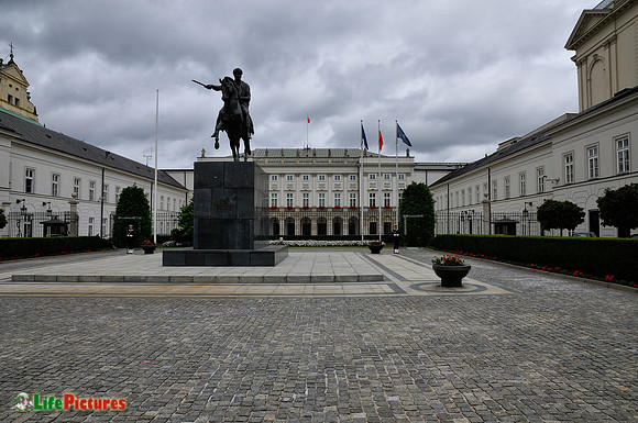 Presidential Palace with guards