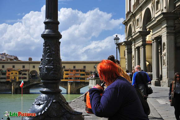 Looking at Ponte Vecchio