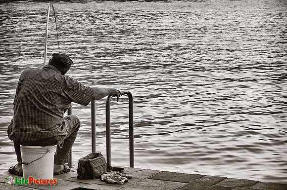 Fisherman on the promenade from Varenna to Olivedo